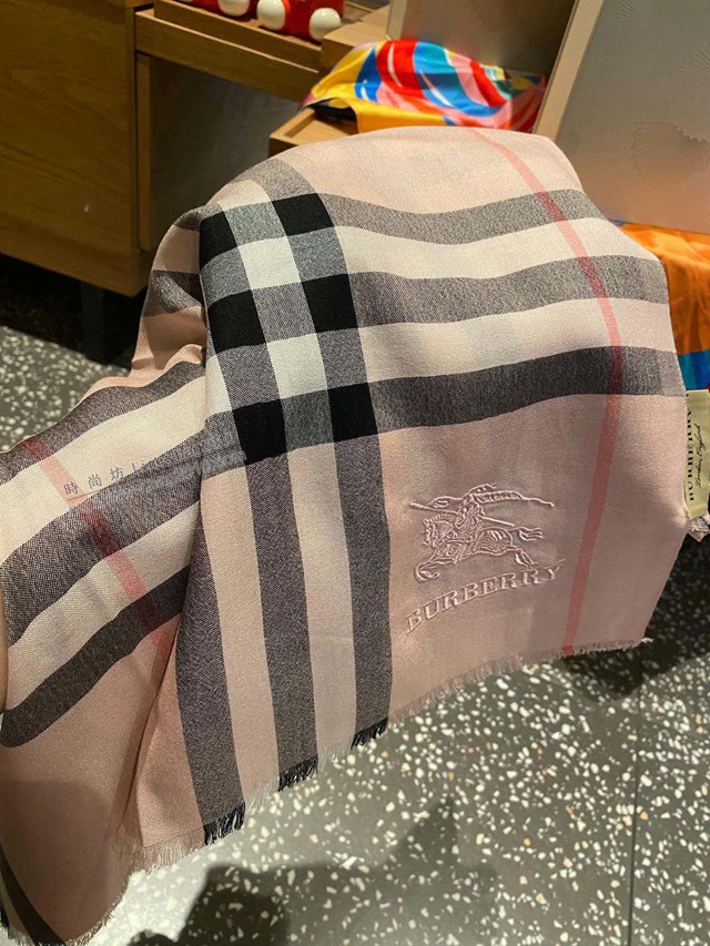 Burberry喀什米爾高原山羊絨圍巾披肩 巴寶莉2021新款圍巾  mmj1191